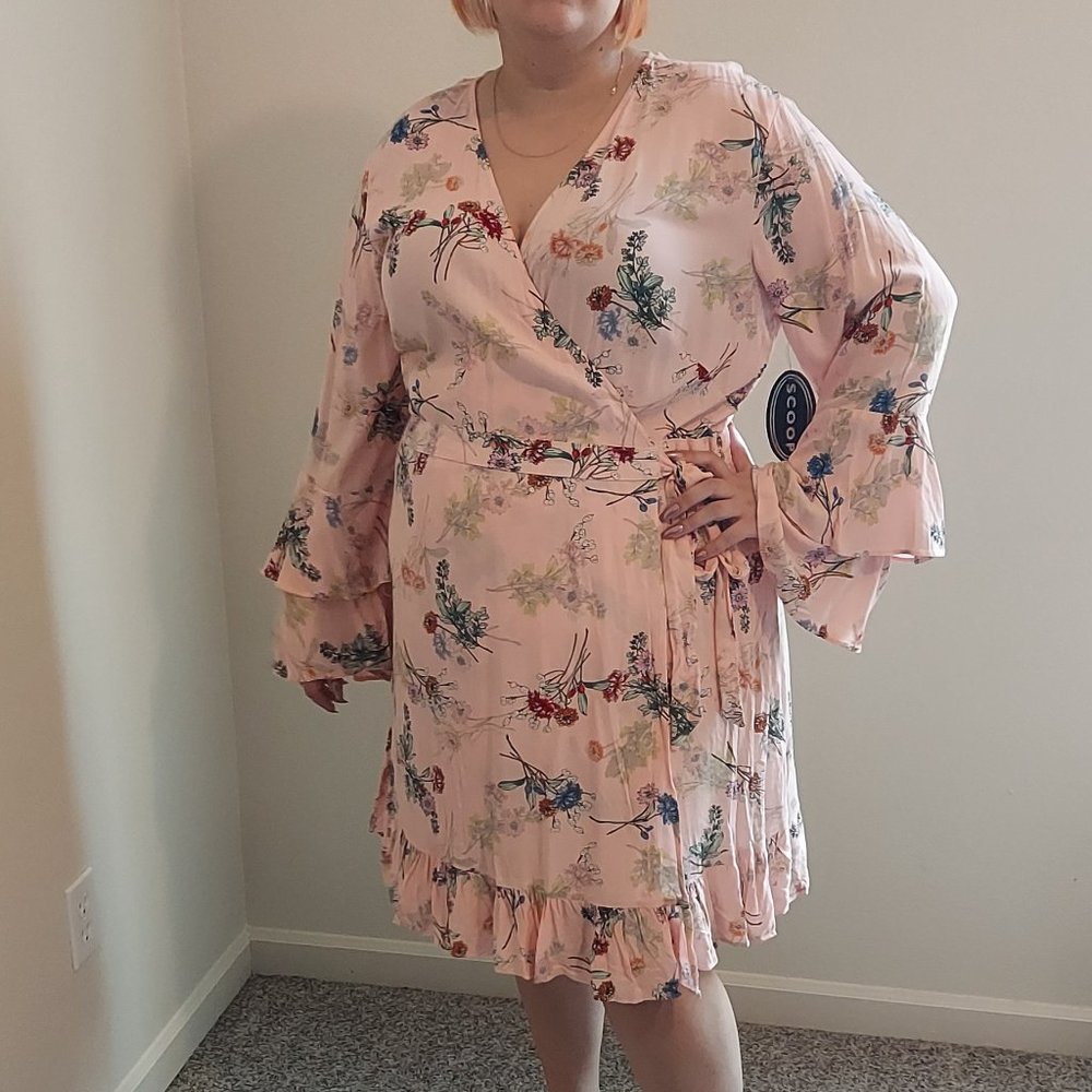 Plus Size NWT Scoop Plus Size Floral Wrap Dress Size XXL (20)